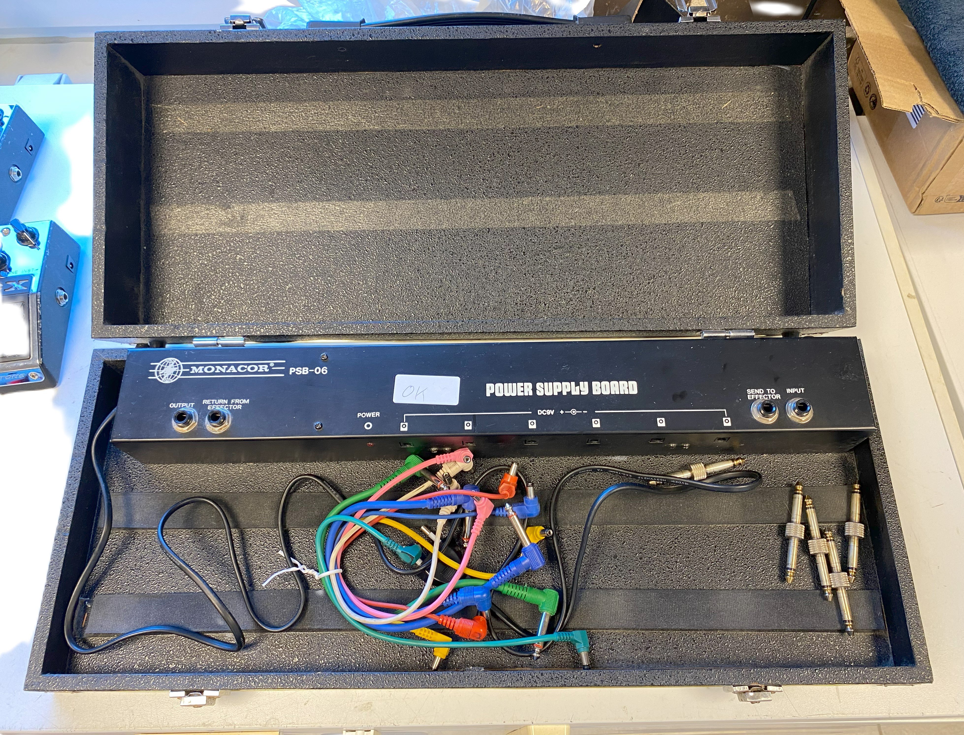 (BRUGT) Monacor PSB-06 Strmforsyningskuffert til Guitarpedaler